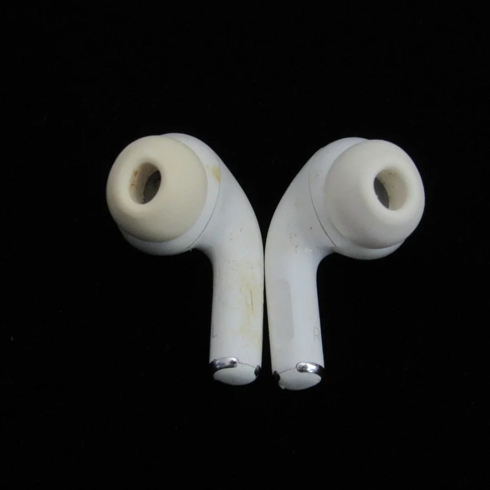 Apple AirPods Pro 1st Generation (Right Earbud Not Connecting) For Parts/Repairs